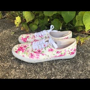 Forever 21 size 8 floral sneaker 🌸